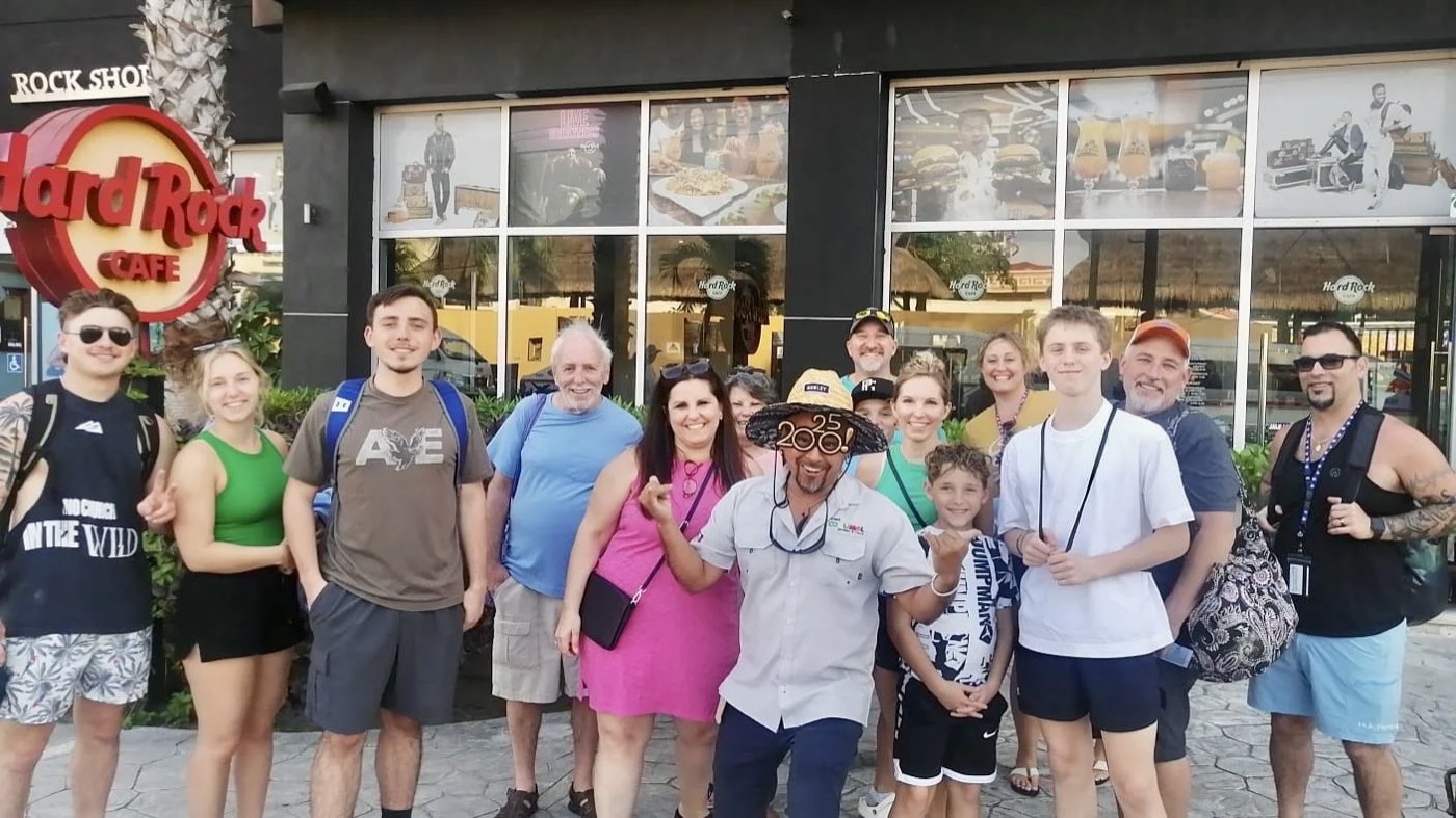 A large group downtown at the end of the day