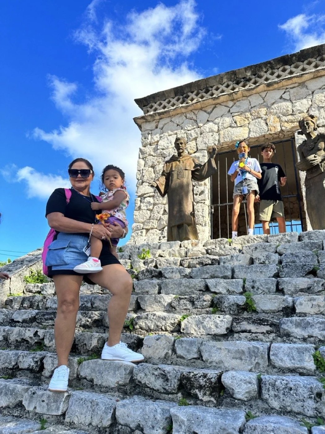 A guest and her granddaughter at San Gervasio